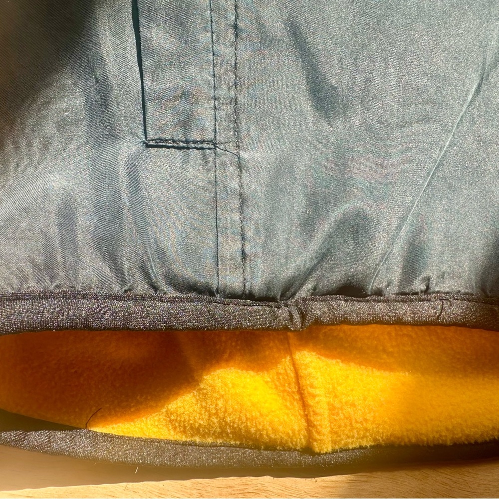 Reversible FU DA Sport vest with yellow fleece side & silk black reverse side - Picture 9 of 9
